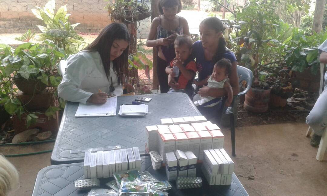 LuisLopezPSUV's tweet photo. GUÁRICO I Habitantes del sector Buen Principio en el municipio El Socorro fueron beneficiados con Jornadas Integrales de Salud. @NicolasMaduro @josemvasquez #RenovaciónDeFuturo https://t.co/VXUedAdU4i
