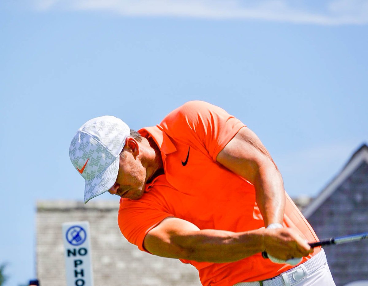 PGATOUR's tweet image. Don't forget about the defending champ.

@BKoepka leads by 1 at the #USOpen.