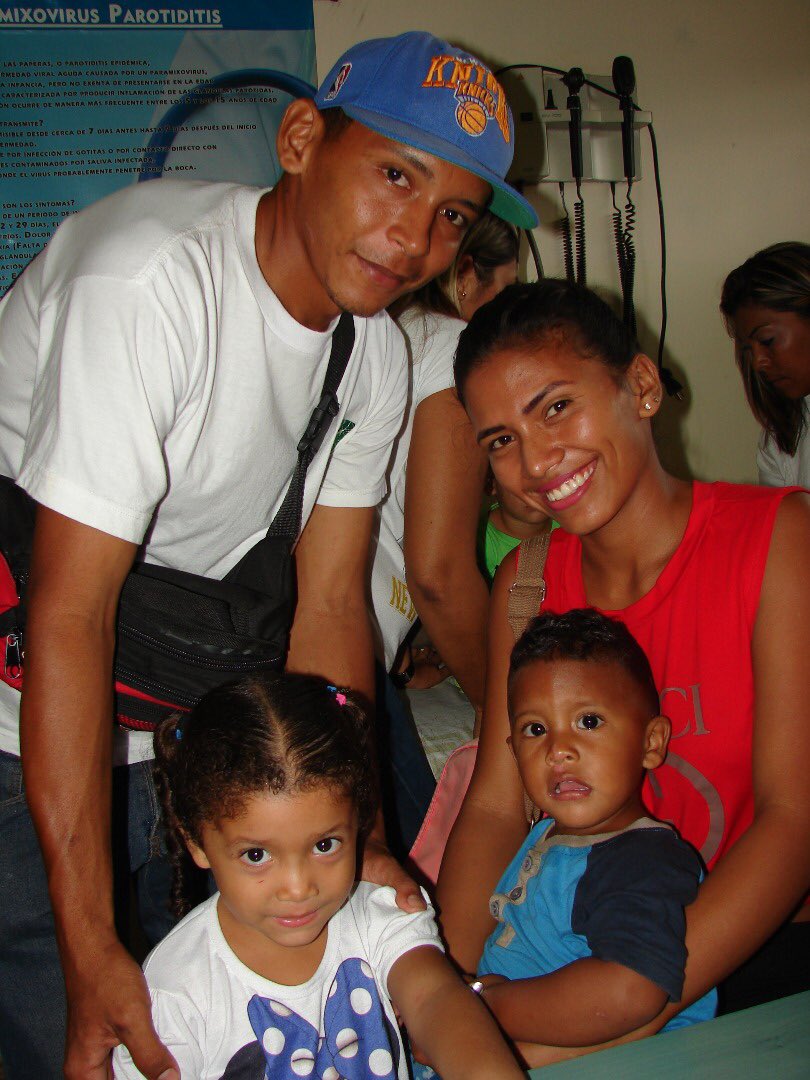LuisLopezPSUV's tweet photo. GUÁRICO l Gobierno Bolivariano realiza Jornadas Integrales de Salud con servicios de medicina general, odontología, pediatría, vacunación, despistaje  de diabetes, entrega de medicamentos en el municipio Roscio @NicolasMaduro @josemvasquez #RenovaciónDeFuturo https://t.co/QNgv5rCln9