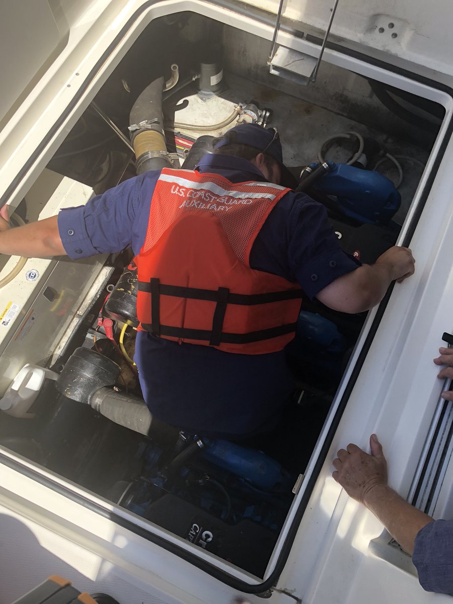 CGAUXCITYISLAND's tweet photo. Our vessel examiners were out today conducting free Vessel Safety Checks as well as helping qualify our friend Auxiliarist Michael Barth, 05-11. #uscgaux #uscgauxnyc #coastguardauxiliary #safeboating #vesselsafetycheck https://t.co/52BtR1cRg0