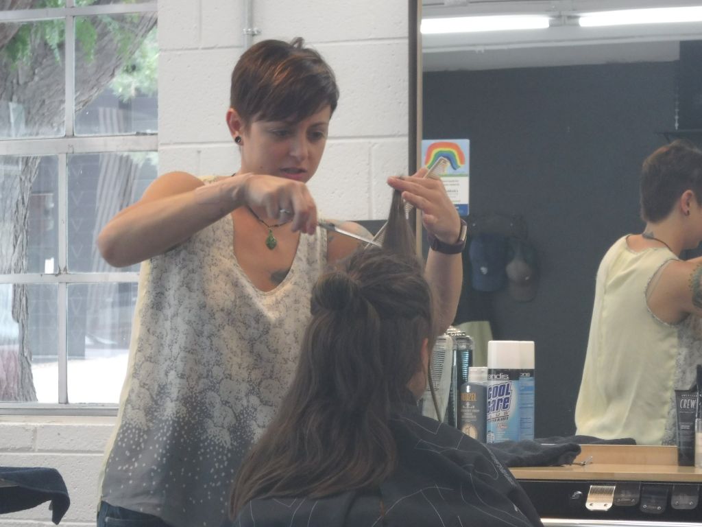 bbarberacademy's tweet image. Bang trim! ✂️ #Stacyshaircuts #womenscut #bangtrim #lookinggood #Aveda #Mizani #KevinMurphy #BBA #BrooklynBarberAcademy #Boulderhair #Boulderlife