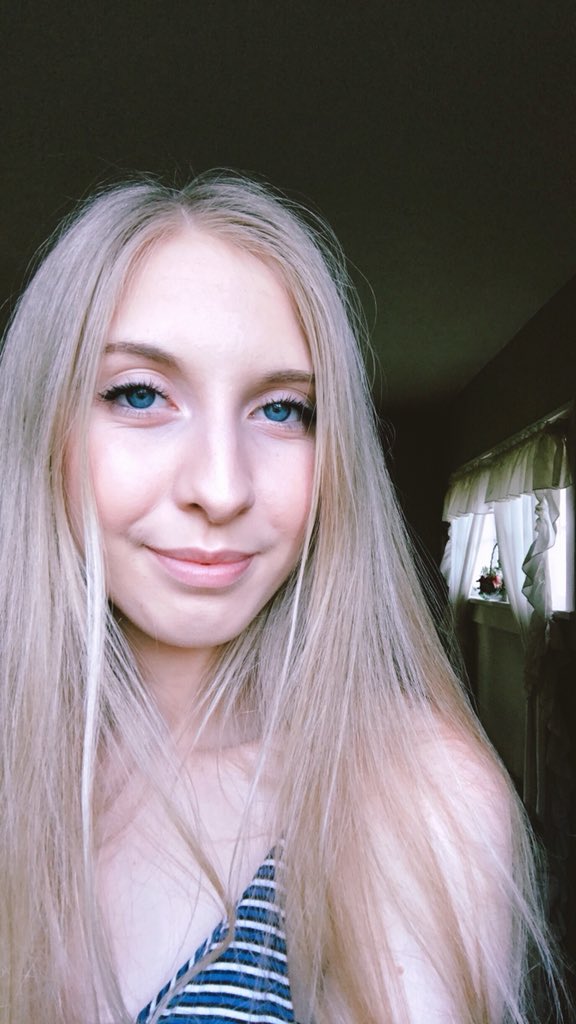 beccahofmann_'s tweet photo. hey twit ☾ https://t.co/IElolyJcid