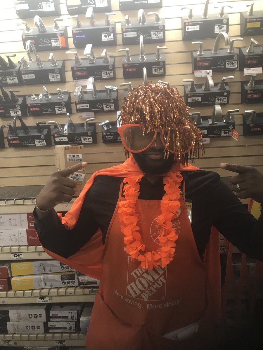 Miss_T_Holland's tweet photo. When the next ASM comes in and it’s like #TAG YOUR IT😂 #NDHOMEDEPOTORANGEBLOODED2018 #LovemyTeam @captenkev @lizawitch67 @DLapshan @SasekMike @Mcgalec99 @Nitonaroola https://t.co/jFY5zUdfiQ