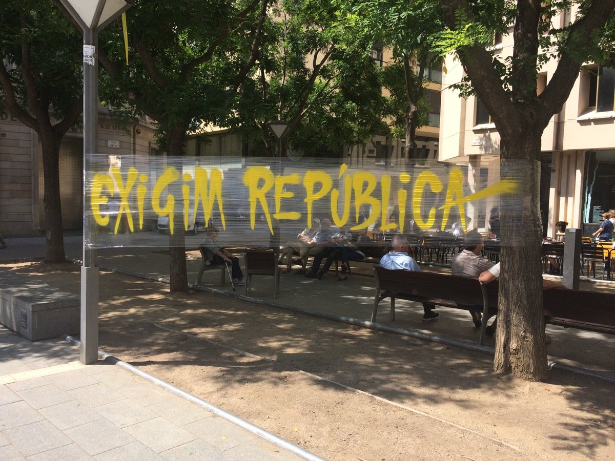 laforja_sbd's tweet photo. 24 hores de resistència. L'ajuntament segueix okupat pel CDR de Sabadell. Tot el poder pel poble.
#PrenemElPoder15J https://t.co/uAo28VH3fz