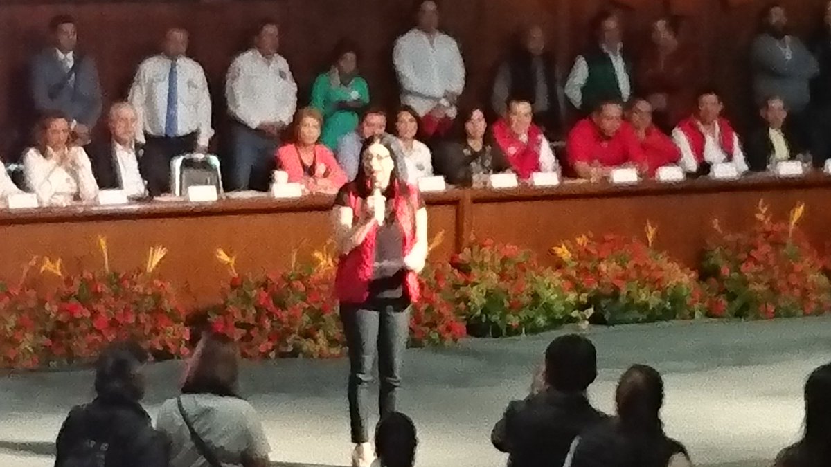 Habla <a href="/VRubioMarquez/">Vanessa Rubio Márquez</a> -mujeres el poder de México- #MeadePresidente de las #MUJERES #CTM