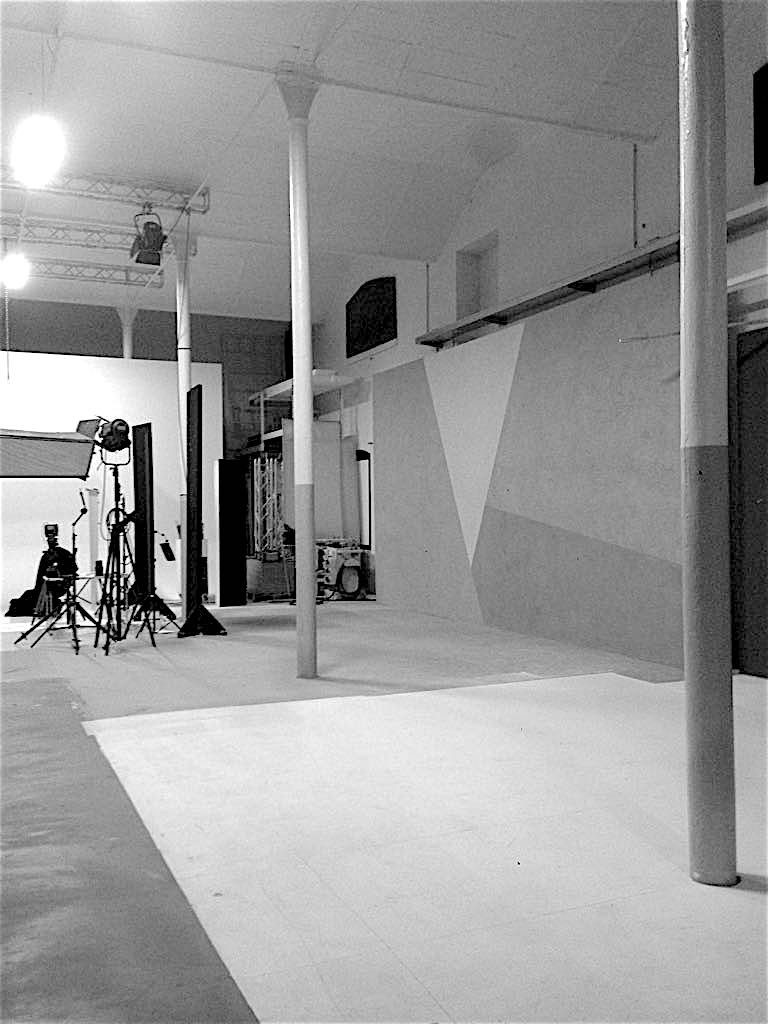 asjaferronato's tweet photo. Serata fantastica e coinvolgente alla scoperta di #fotografia, #calligrafia e #tipografia all'evento «Face to Face» di ieri sera, organizzato da @StudioRocci e @Tipoteca. https://t.co/WBkZIjSZy7