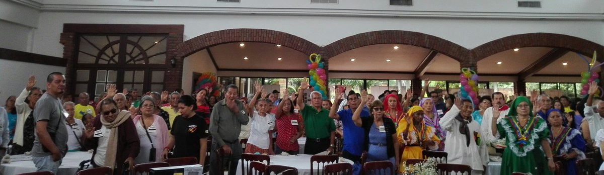 PDDHElSalvador's tweet photo. #Procuradora @RaqueldeGuevara También juramentó a las directivas de las 105 Sub Filiales, 14 Filiales, 8 Centros Integrales de Día y 2 Dormitorios Públicos que administra #FUSATE. #PDDH a favor de acciones para garantizar derechos de Personas Adultas Mayores. https://t.co/FYZGtP0ikK