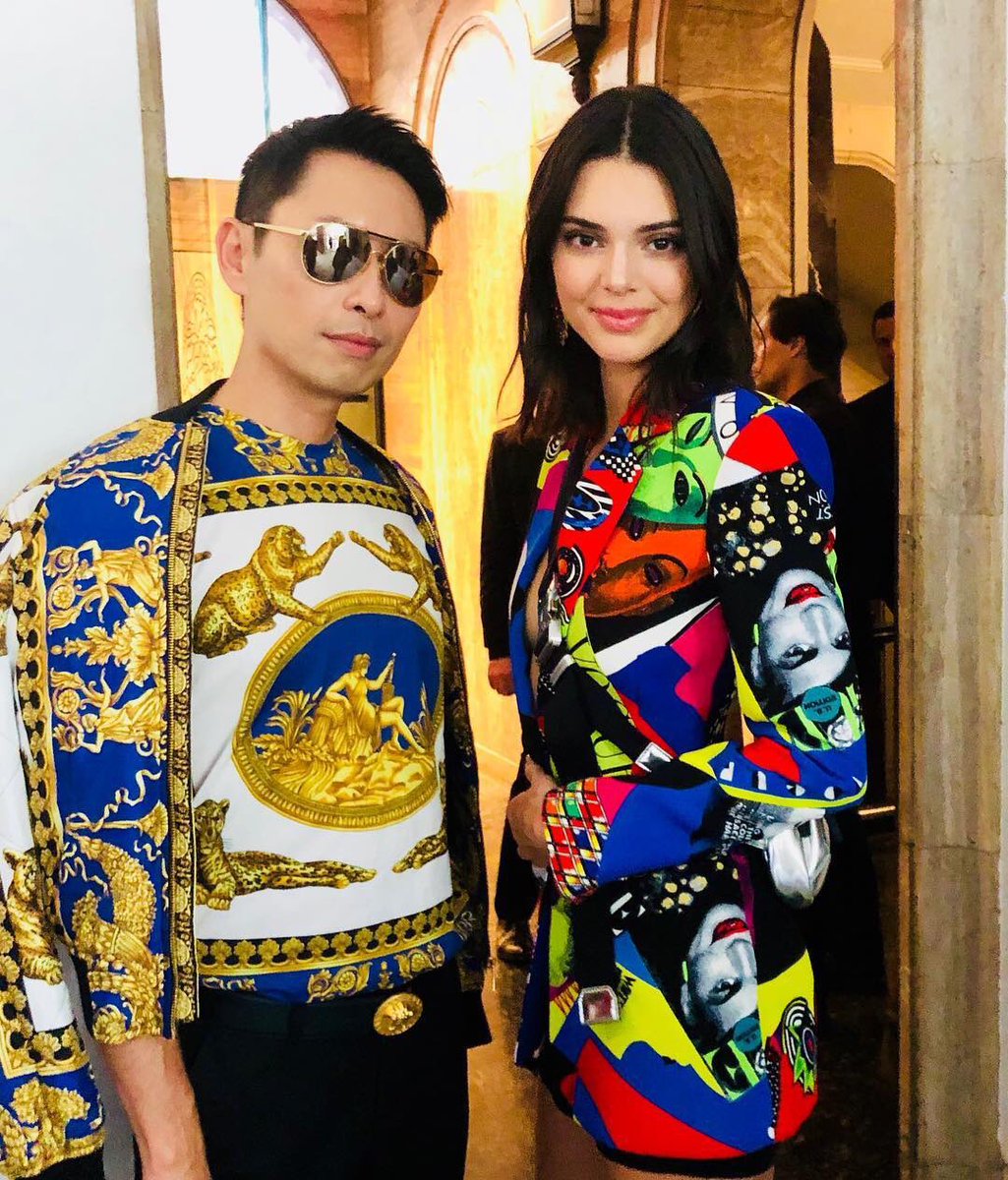 kendallkeek's tweet photo. royteng76: "Such a pleasure to meet supermodel Kendall Jenner ❤️❤️❤️ @versace @kendalljenner #versace #versacelife #versace_official #versacestyle #milanfashionweek #mfw #ss19 #milano #MensFashion #menswear #runwayshow #runway #vip #vipclient #kendalljenner" https://t.co/9611Egq4rk