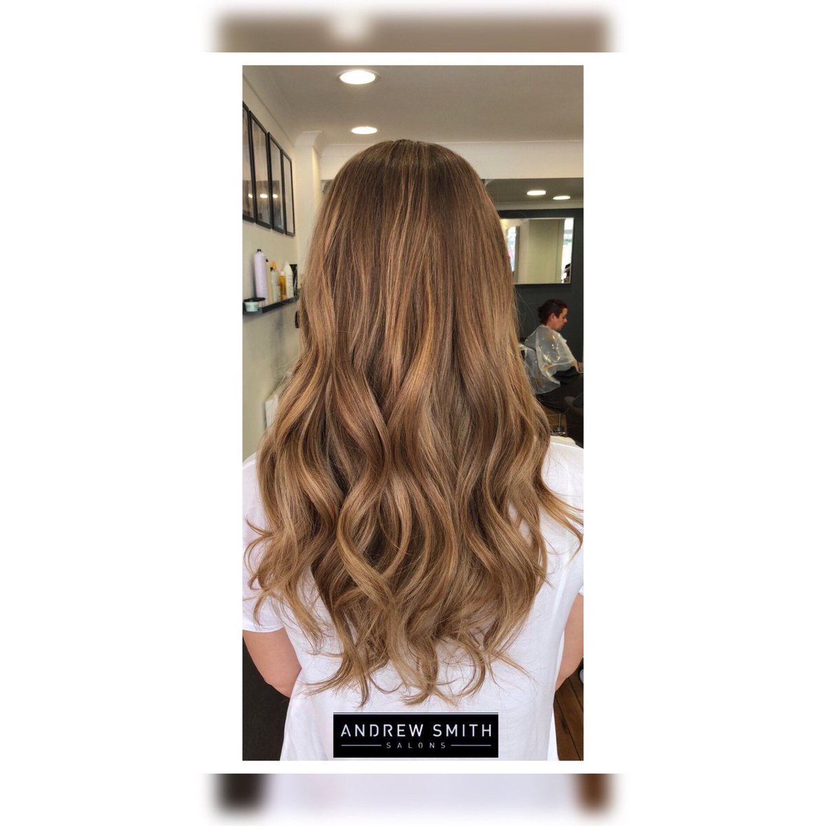 We’re in love with this natural  #superbalayage and #lazywaves created by Andrew at Fareham 💕 .
.
.
.
.
.
.
.
 #milkshakehairuk #wonderful_lifephbs #goodsalonguide  #beautifulhair #wavyhair #longhair #balayage #haircolour #colourtransformation