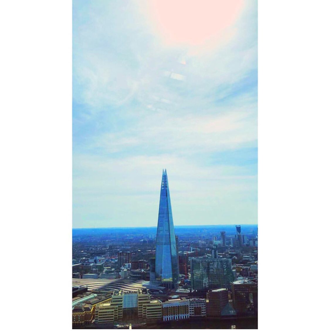 SydneysTravels's tweet photo. 📍🇬🇧|The Shard from Sky Garden 🏙
#sydneystravels #london #cityscape #views #skygardens #walkietalkie #highlife #theshardlondon #traveller #travelvlog #photographer #photooftheday #architecturephotography #travelvlogger
 @SG_SkyGarden 
@TheShardLondon 

https://t.co/pbXeyVZvAT https://t.co/7gL6jSjyTz