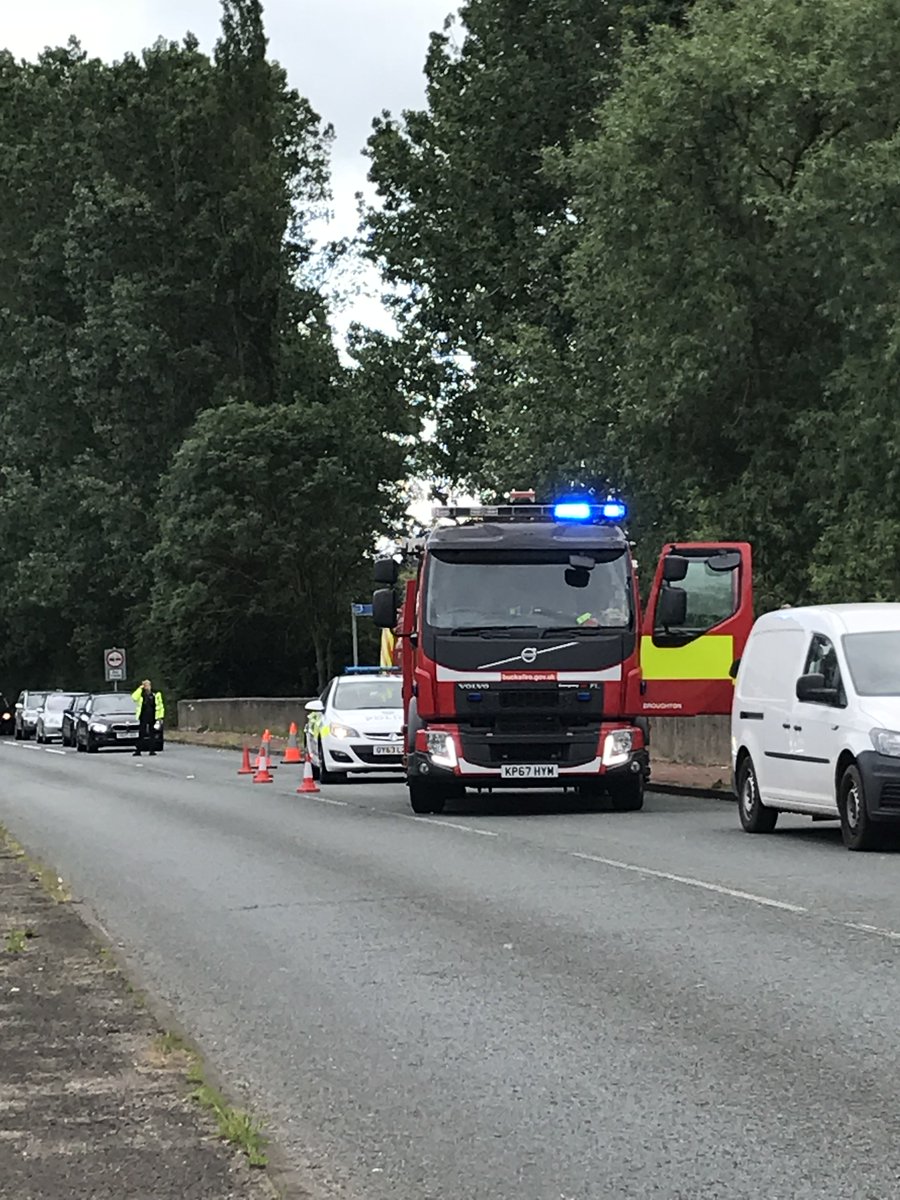 Road now fully open on Bridge Street, Olney after a successful rescue of a little lamb in the water. Amazing joint effort from @Bucksfire &amp; RSPCA who made the whole operation look effortless. #MKNorthNHPT #Workingpartnerships #Thesheepmadeit #C9551 #C9196