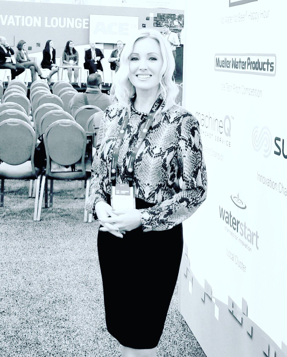 red7live's tweet photo. JoDee having fun at ACE 18 last week! #ace18 #livemarketing #marketing #eventmanager #tradeshow #experimentalmarketing #facetofacemarketing #dancing #marketing #red7live #host #webinar #publicspeaking #presenter #backstage https://t.co/qthAJYxs1R