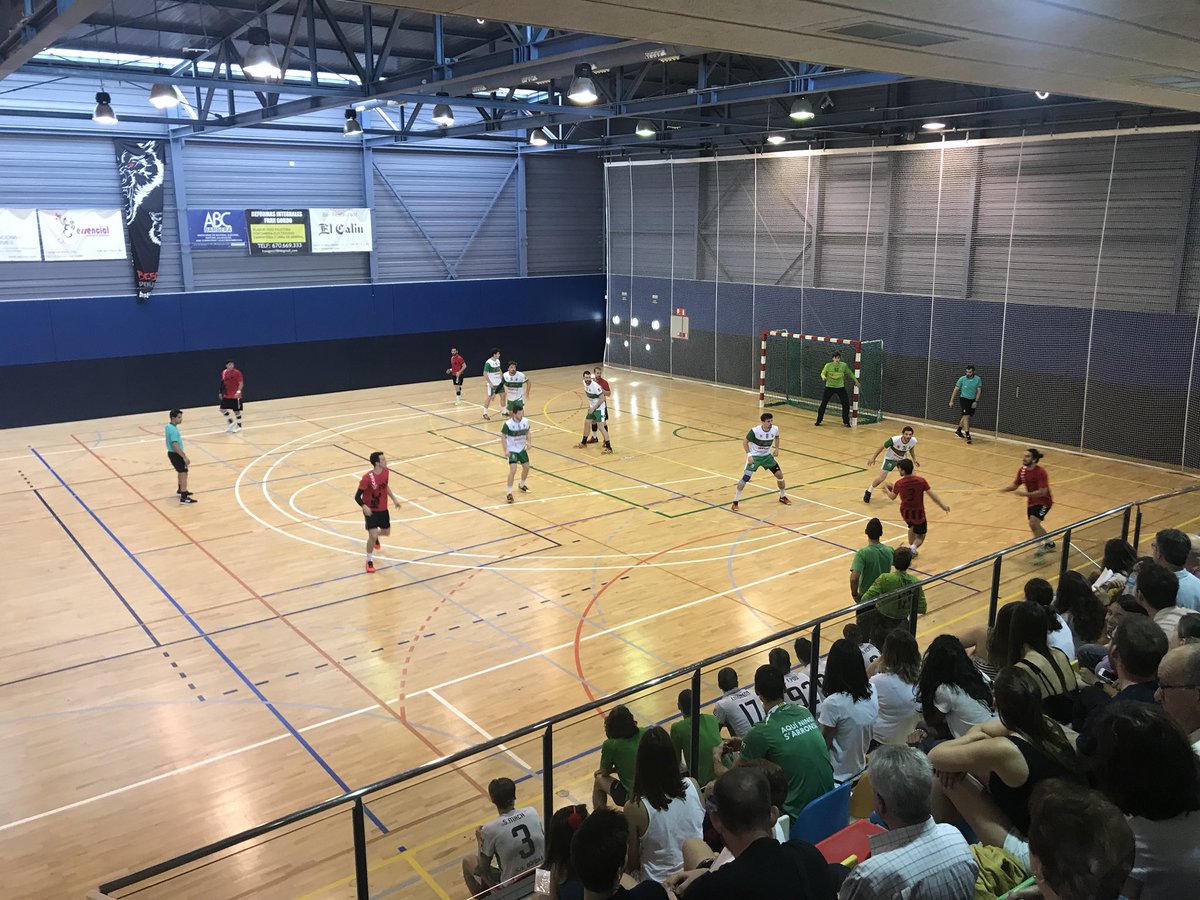 esportsenxarxa's tweet photo. #handbolcat | @handbolbordils i @Handbol_Sanes disputaran demà (19h) la final de #CopaHandCat a Bordils, després de superar @hstcugat i @bmlaroca a semifinals. Tota la informació a les 21h a l'#Enjoc 🔊 DIRECTE Ràdios locals i https://t.co/WAg35V9NGj https://t.co/GSLFu5PeCg