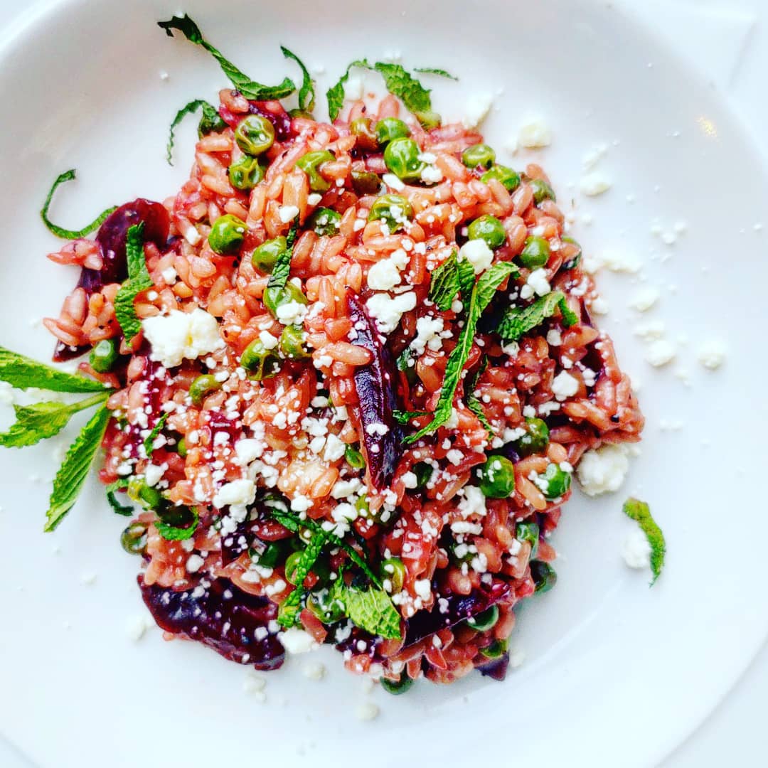 This week's risotto feature...beets, peas, toasted walnuts, feta cheese and mint...with your choice of chicken or shrimp...paired amazing with our slovenian sauvignon blanc...

#risotto #beets #wineandfood #sauvignonblanc #feta #mint #foodie #mkeeats #oconomowoc #winebar #cometry