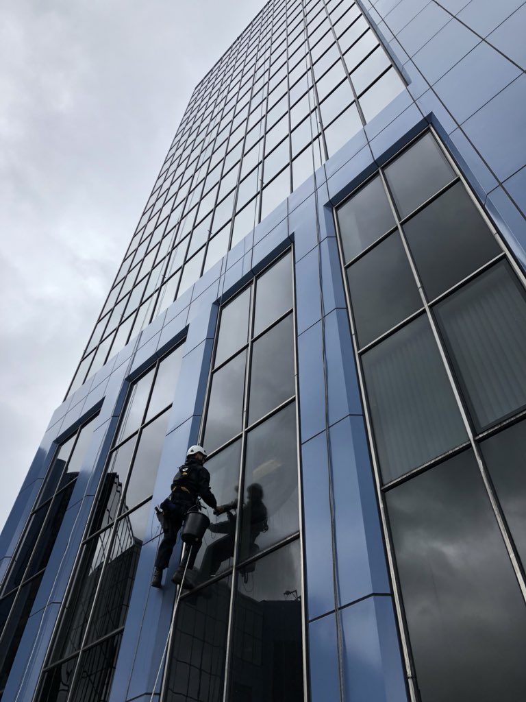 StruanWindow's tweet image. Guys working in Telford this week #windowcleaning #DreamTeam