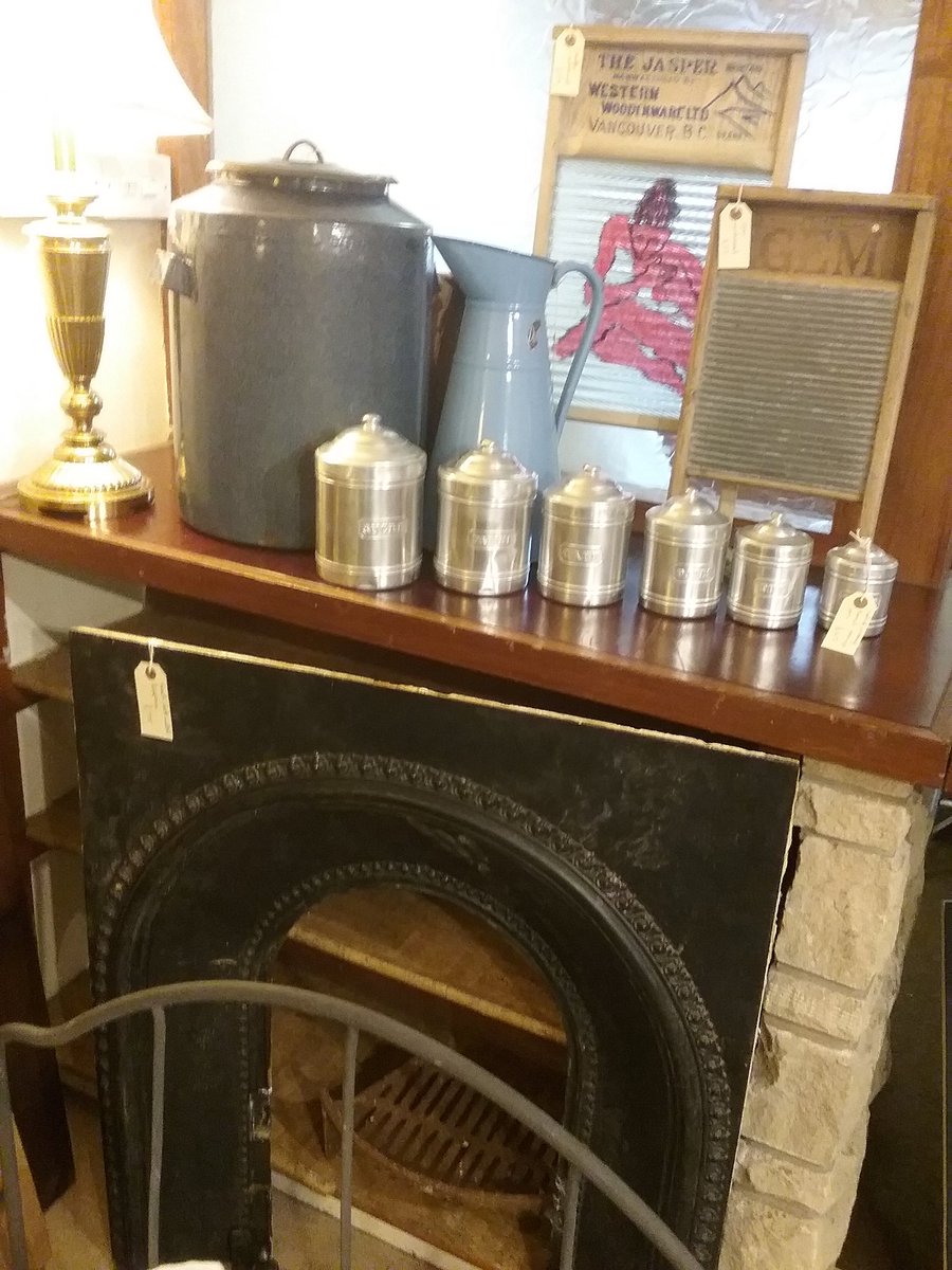 WoodruffBarn's tweet photo. I have a new selling space @corbridgeantics and have had such fun filling it! #French #reclamation https://t.co/hZkZUoW4LB