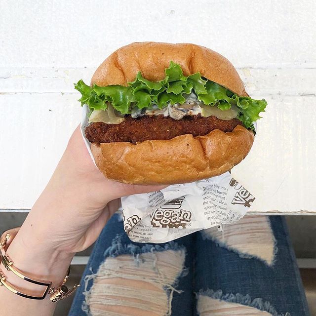 TheUltimateCuff's tweet photo. #saturdaynoms right here 🍔 Featuring our #artemis #applewatch jewelry cuff #shopthepost #theultimatecuff .
.
#Repost @chanelogy
・・・
One of the best burgers I’ve ever eaten...and apparently there is one location of @veganburg in Singapore too?! Who kn… https://t.co/ZO7Zo4j8aY https://t.co/pBGAFvoOuV