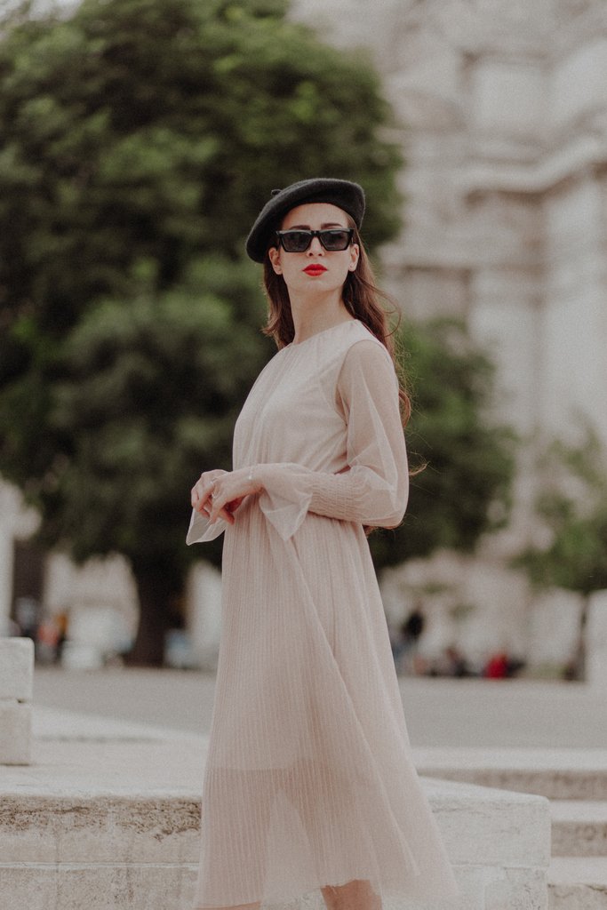WALKING AROUND.........MILAN! With Eli @elisa_serra who nicely modelled our Carley Dress and involved her super top photographer friend @alessandrolofaro.
Thanks to both for these amazing pics! 
We 💓💗💞!

#wesosho #outfitoftheday #lookbook #fashiongram #fashionable