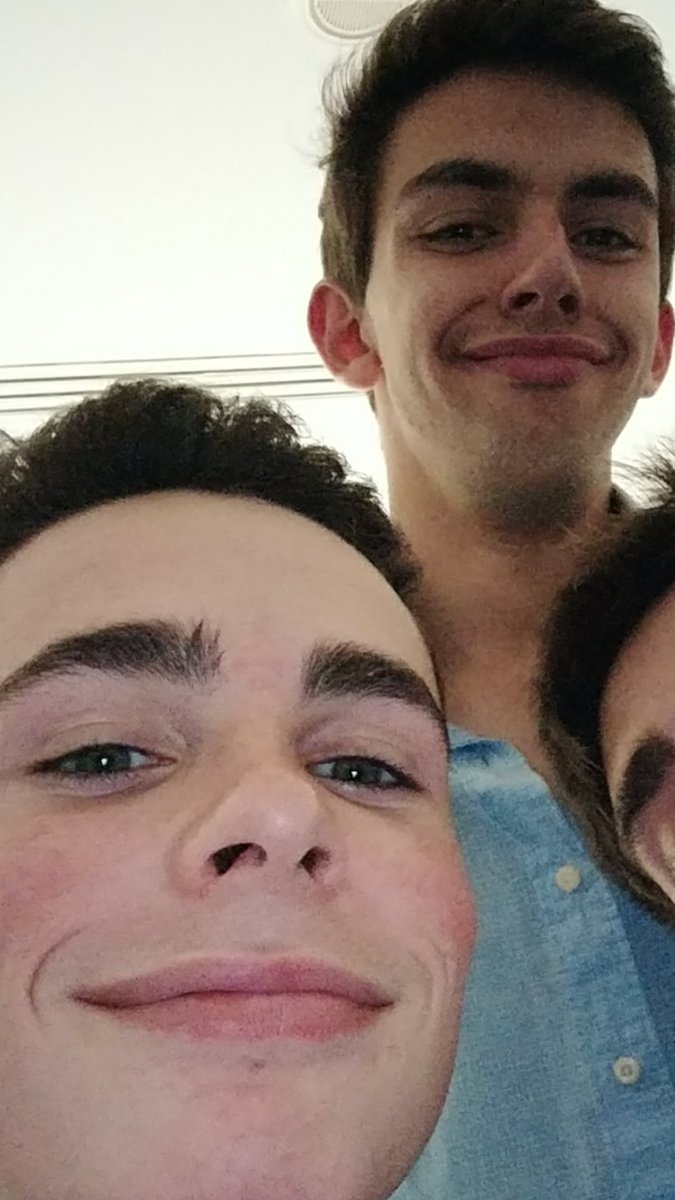 franc_serra_06's tweet photo. Parabéns ao gajo mais retardado mental que eu já conheci ahahhaha. Adorei conhecer-te mpt. #weisthaflô #AnaPacheco https://t.co/UbWgYedVb9