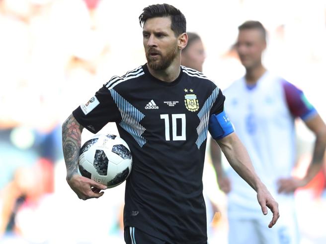 zazoomnews's tweet image. L’Argentina sbatte contro  il muro dell’Islanda: 1-1  Messi sbaglia il rigore decisivo - #L’Argentina #sbatte #contro zazoom.info/ultime-news/43…