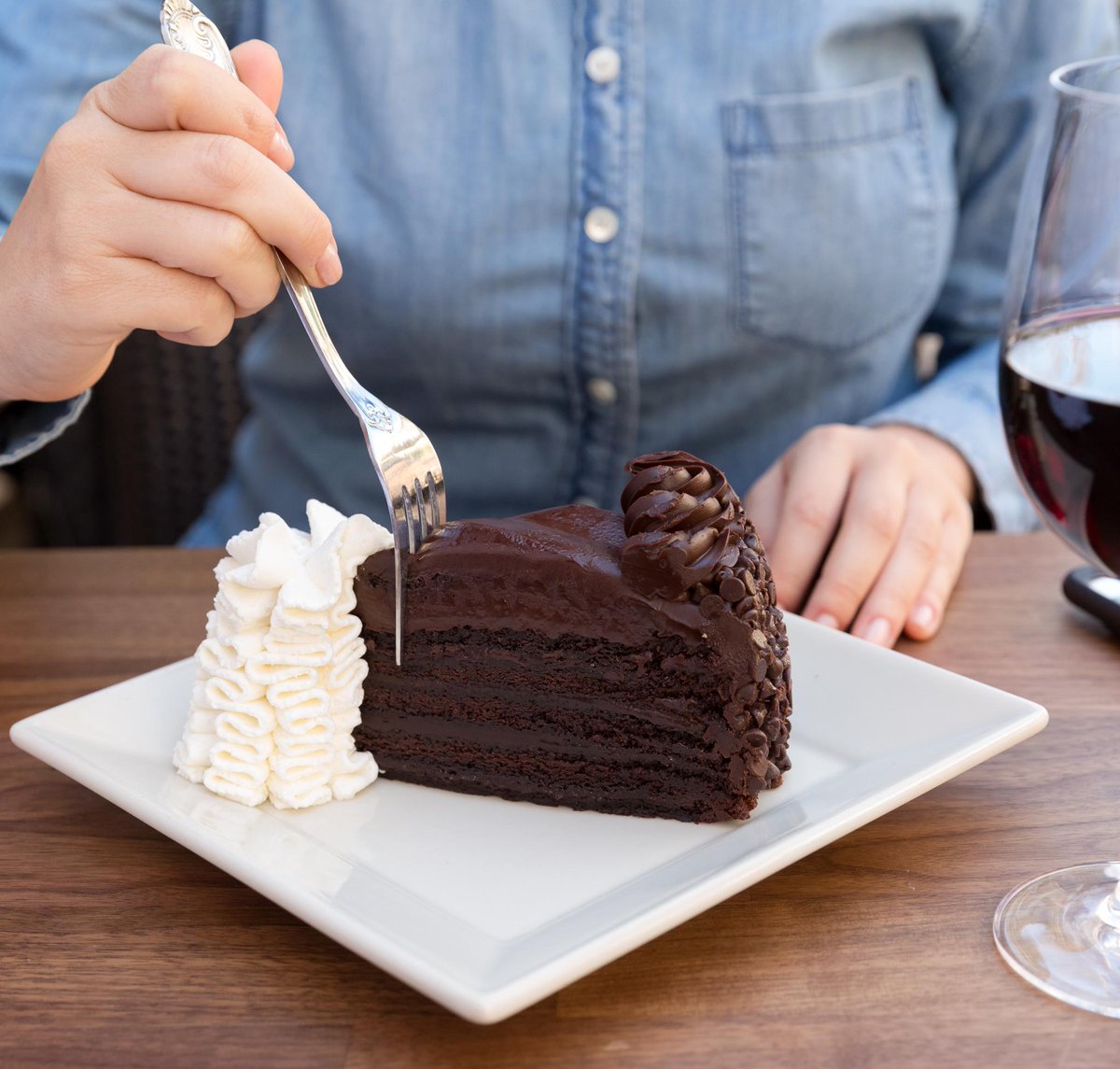 Cheesecake Factory Lindas Fudge Cake Vs Blackout Cake Cake Walls