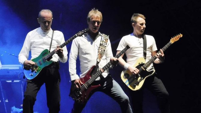 nottco's tweet image. #StatusQuo #saturday #nowplaying 

 It is estimated that the band has played over 6,000 live shows to a total audience in excess of 25 million people.
In doing so, the band has travelled over four million miles and spent nearly  25 years away from home.

m.youtube.com/watch?v=Yw_sJi…