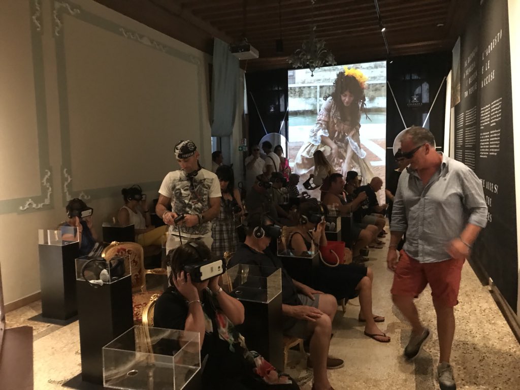 CasanovaMuseum's tweet photo. Tanto #divertimento e giocosità con gli amici rugbisti tra #Casanova e un bicchiere di prosecco #CasanovaMuseum #Venice #MuseoCasanova #laurayourbestveniceguide #Venezia #casanovatour https://t.co/DmatBlfrAl