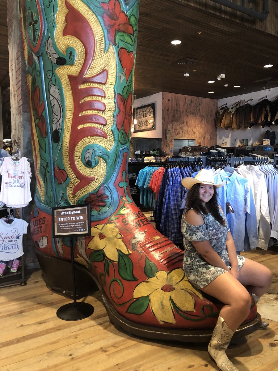 cierra_rayyy25's tweet photo. Havin some good ole Tennessee fun🤠#TheBigBoot https://t.co/NUKNNb89gy
