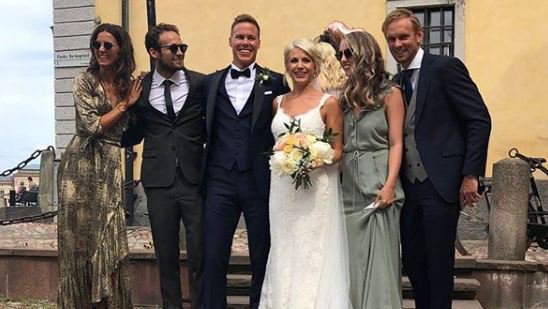 weekbladweekend's tweet photo. Oud-Ajacied Niklas Moisander getrouwd. #weekend #niklasmoisander #daleyblind #siemdejong #Ajax https://t.co/N3R1tgye9x https://t.co/AgpQGmPnWA