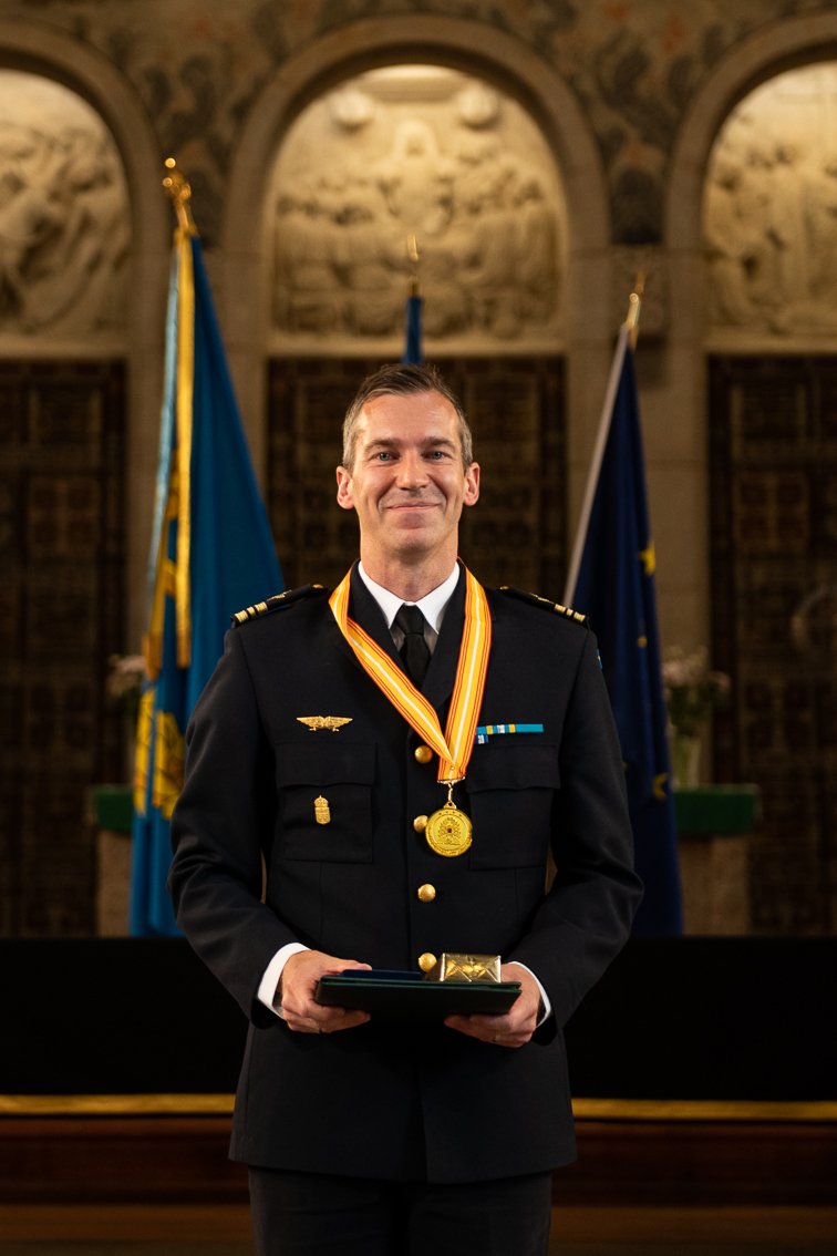 Forsvarshogsk's tweet image. Stort grattis till de studerande på Högre Stabsofficersutbildningen (HSU 16-18) som tog examen i torsdags.

Nu kan de befordras till överstelöjtnant/kommendörkapten och ta större ansvar för Försvarsmaktens utveckling.