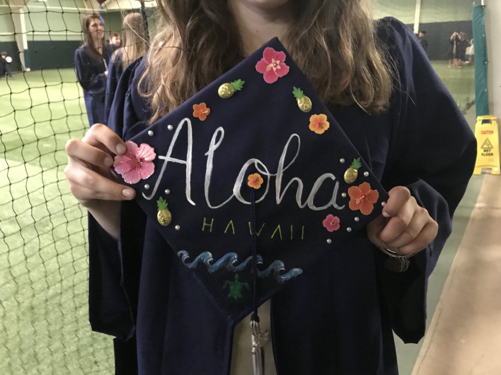 sweet_meghan's tweet photo. #MMU2018 brought it with some amazing mortar boards this morning https://t.co/5VYUUbSsyO