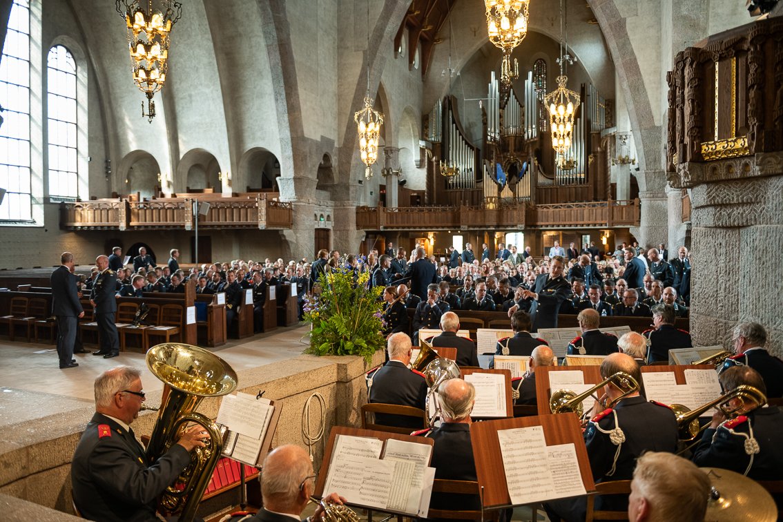 Forsvarshogsk's tweet image. Stort grattis till de studerande på Högre Stabsofficersutbildningen (HSU 16-18) som tog examen i torsdags.

Nu kan de befordras till överstelöjtnant/kommendörkapten och ta större ansvar för Försvarsmaktens utveckling.