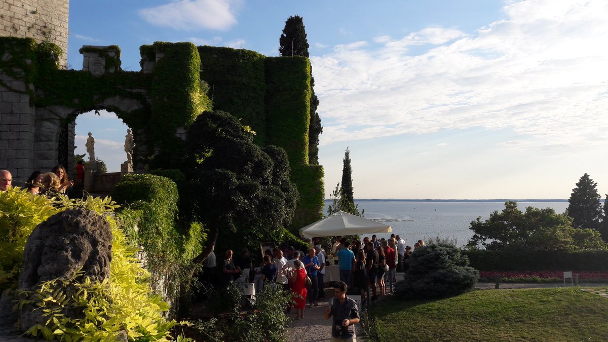 ECiuk's tweet photo. "Mare e #Vitovska in Morje 2018"  . Il successo della 12esima edizione.35 produttori del vitigno autoctono del #Carso sloveno e italiano con 30 ristoratori nella suggestiva cornice del Castello di #Duino @TgrRaiFVG https://t.co/tyouoZKZLG