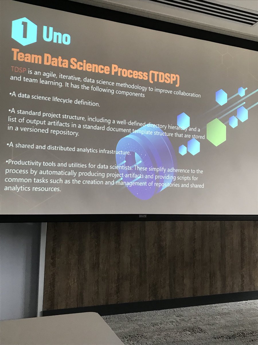 iyepes0120's tweet photo. #DataScience desde la estrategia de @Microsoft #gdbc2018 #gdbc #GDBCBOGVS por @WillyDevNET https://t.co/z3yP7Gtqbp