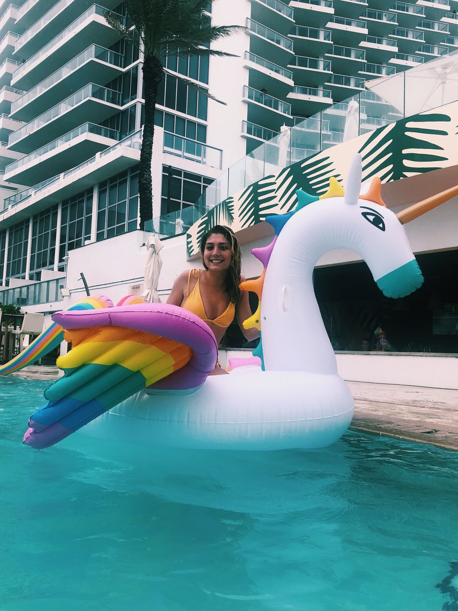 DPhiEIHQ's tweet photo. UNICORN - Noun : Uni-corn
....Pretty self explanatory #DphieSummer https://t.co/KJ98EvH685