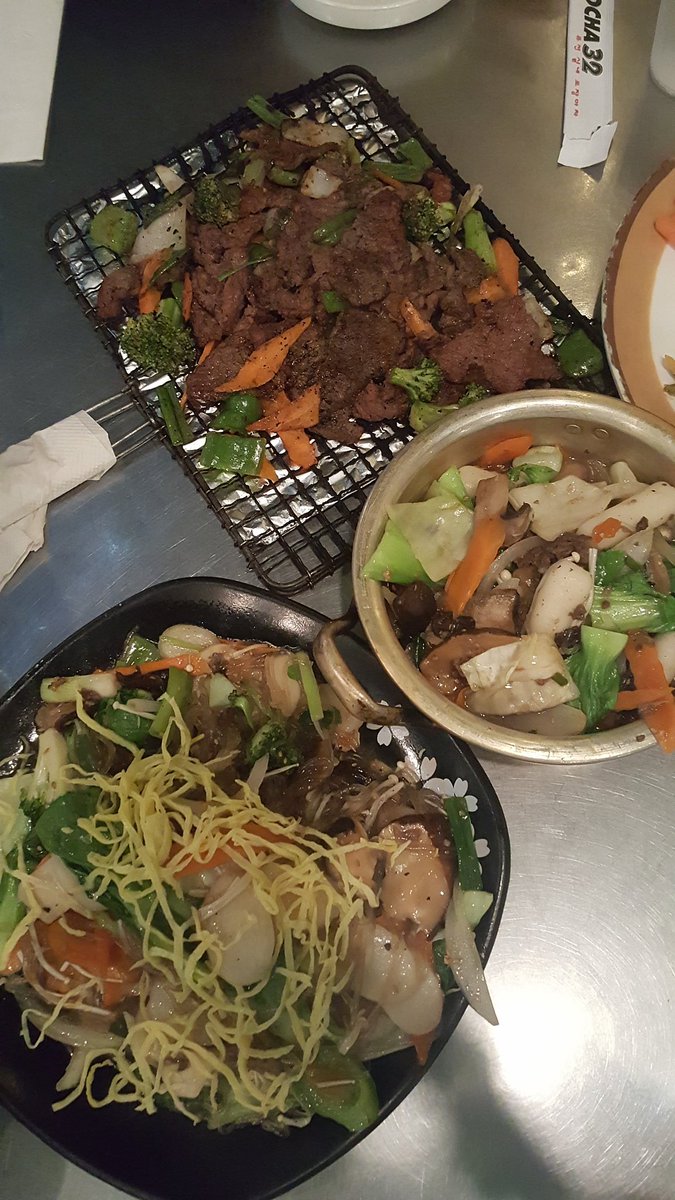 DWSnoopy's tweet photo. Birthday dinner with the girls!!! Watermelon soju!! Also playing BTS in the background 😍😍 #watermelonsoju #pocha32 #BTS https://t.co/YwSQumZntR
