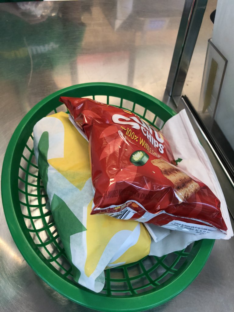 HotelSuperman's tweet photo. @SUBWAY finally figured it out. #dinein option. #savesplasticfromoceans https://t.co/4YejoCHmgq