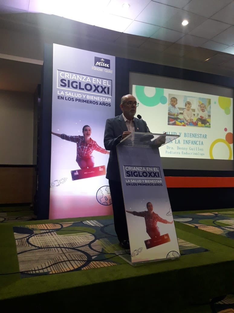 PediatriaDom's tweet photo. [ AHORA ] — #SDPInforma 

El doctor 👨🏻‍⚕️ Edgar Allan Vargas, presidente de la #SociedadDominicanadePediatría, participa en el “Crianza del Siglo XXI” un evento de la doctora 👩‍🔬 Josefina Luna @crianzaenelsigloxxi 

#crianzadelsigloxxi #sociedaddominicanadepediatría #SDP https://t.co/4tJZsXMXej