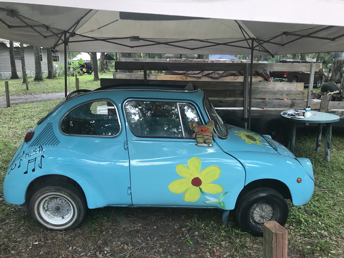 WonkyMonster's tweet photo. I found a Wonky-sized car at #HippieFest2018!! #AdventuresWithWonky https://t.co/VyQ5TYVmJH