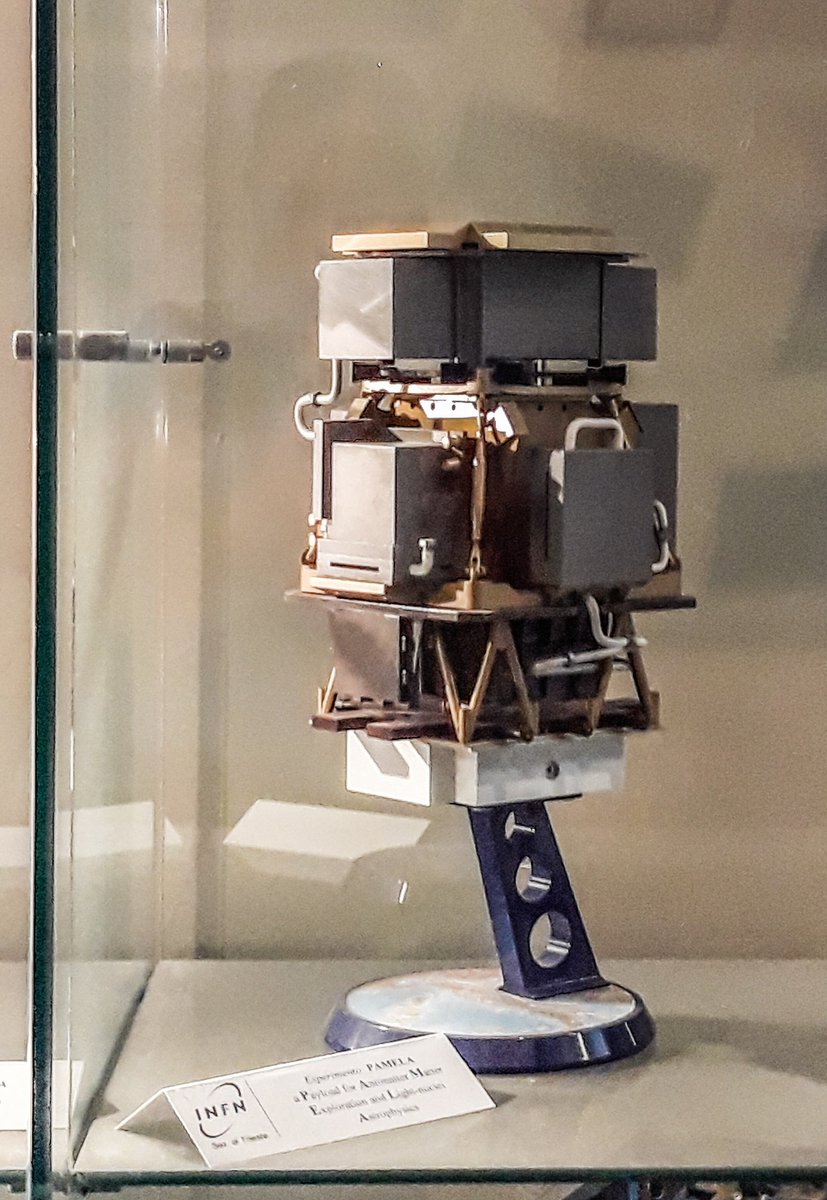 phgigliola's tweet photo. #AreaSciencePark #Trieste #openday Un bel giro nella fisica @ INFN, dove si portano avanti ricerche, si progettano strumenti e test per mettere alla prova le teorie e i modelli matematici su come si è formato ed evoluto l'esistente.
#ricerca #fisica #FisicaNucleare #astrofisica https://t.co/0xEbH6b0pO