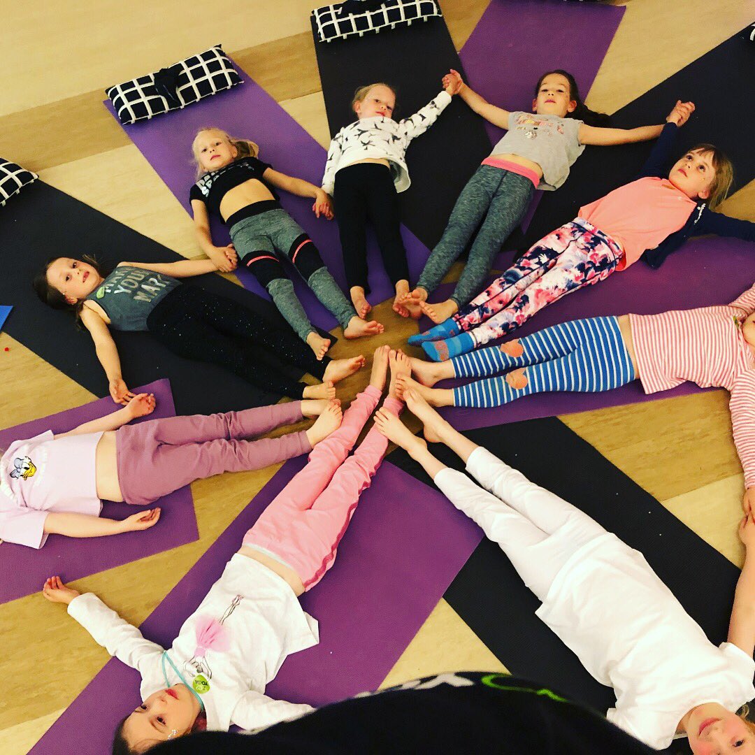 Yogadoouk's tweet photo. H A P P Y B I R T H D A Y Eve! Thank you for inviting us to run a yoga party for your 6th birthday in Lansdown. We hope you have a lovely day! π #doyoga #yogadoo #kidsyoga #bathyoga #yogaforkids #bathmums #birthdayparty #friends https://t.co/TC4flsaiKi