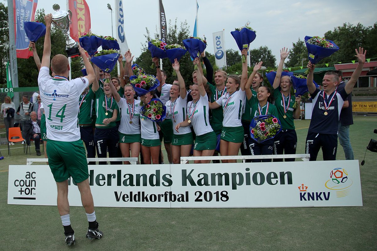 Korfbalpuntnl's tweet image. [VERSLAG] @PKCKorfbal zwaait Johannis Schot uit met veldkampioenschap: bit.ly/2lbviFg
#Ereklasse #NKVeldkorfbal