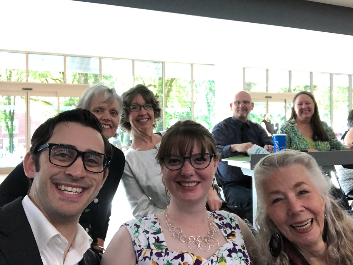 KallenKentner's tweet photo. Family all ready to celebrate @tddewey ‘s MBA graduation from @pdxbschool ! #2018PDXGrad https://t.co/PZJbvuOdR7