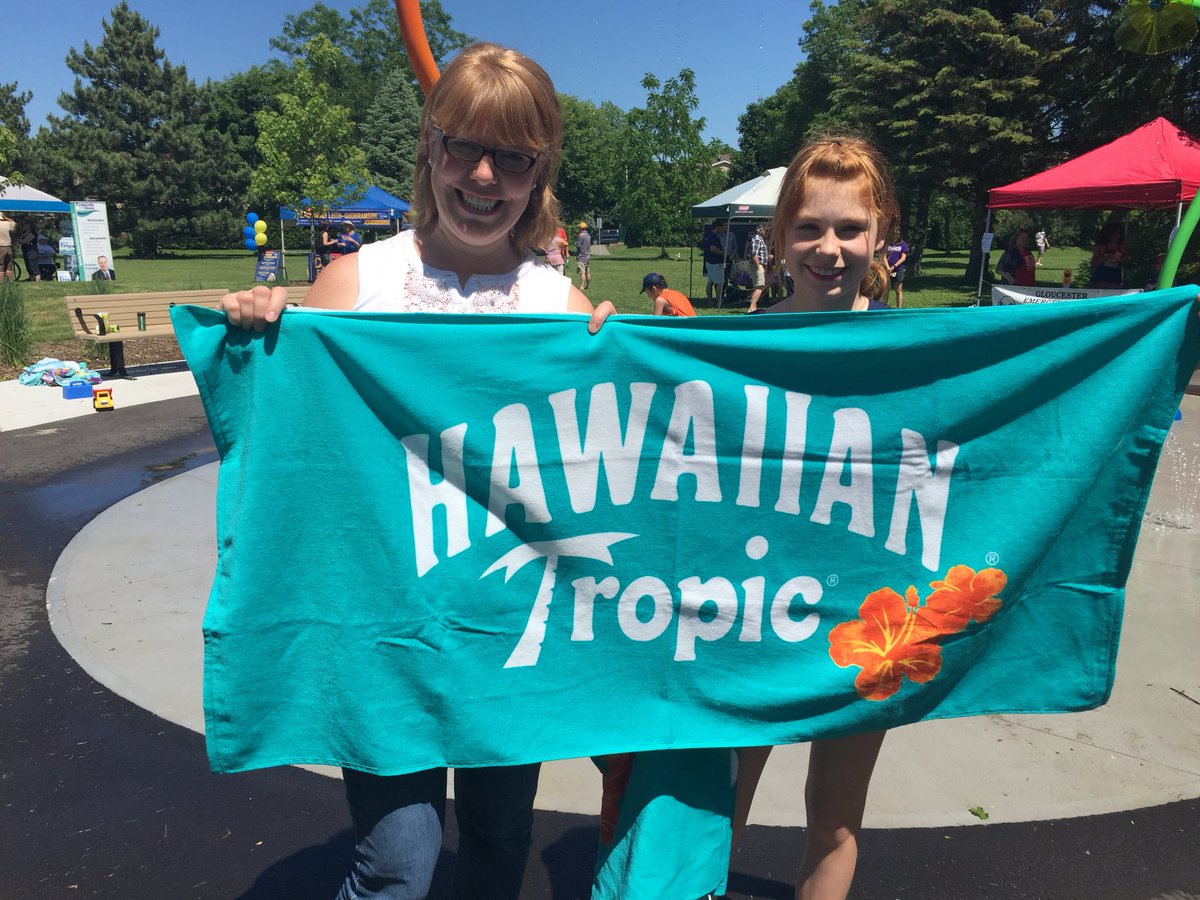 JumpOttawa's tweet photo. Iβm at GΓ©rald Poulin Park for the grand opening of the BRAND NEW splash pad! I also have some colourful beach towels thanks to @HTropic_CA! βοΈπ¦π @chapelhillnorth #ottawa #myottawa #jumpradio #jumpcruisinthecapital https://t.co/nHUh73aqP4