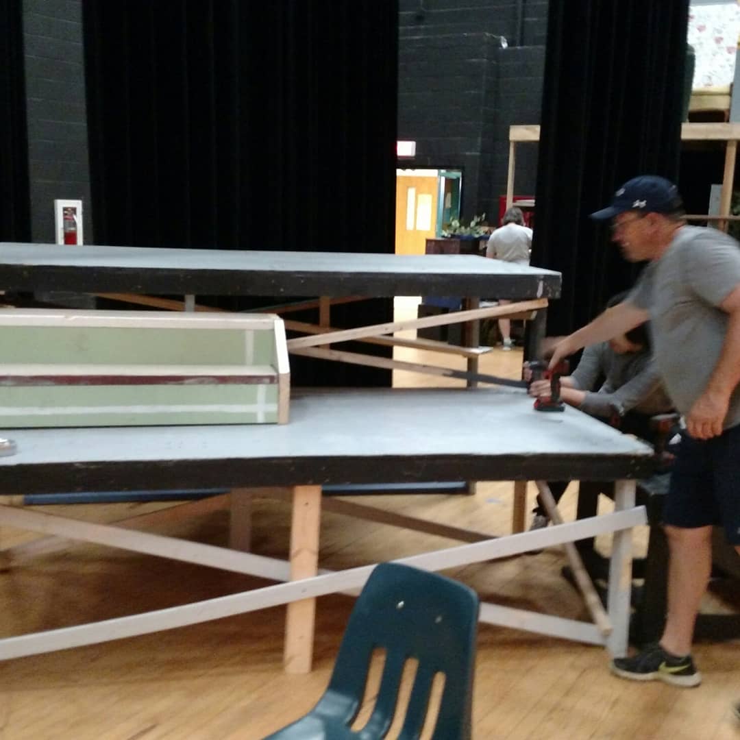 KempKimberly's tweet photo. Set Build at Massaponax for Newsies!!! https://t.co/yDwtsyxS2w