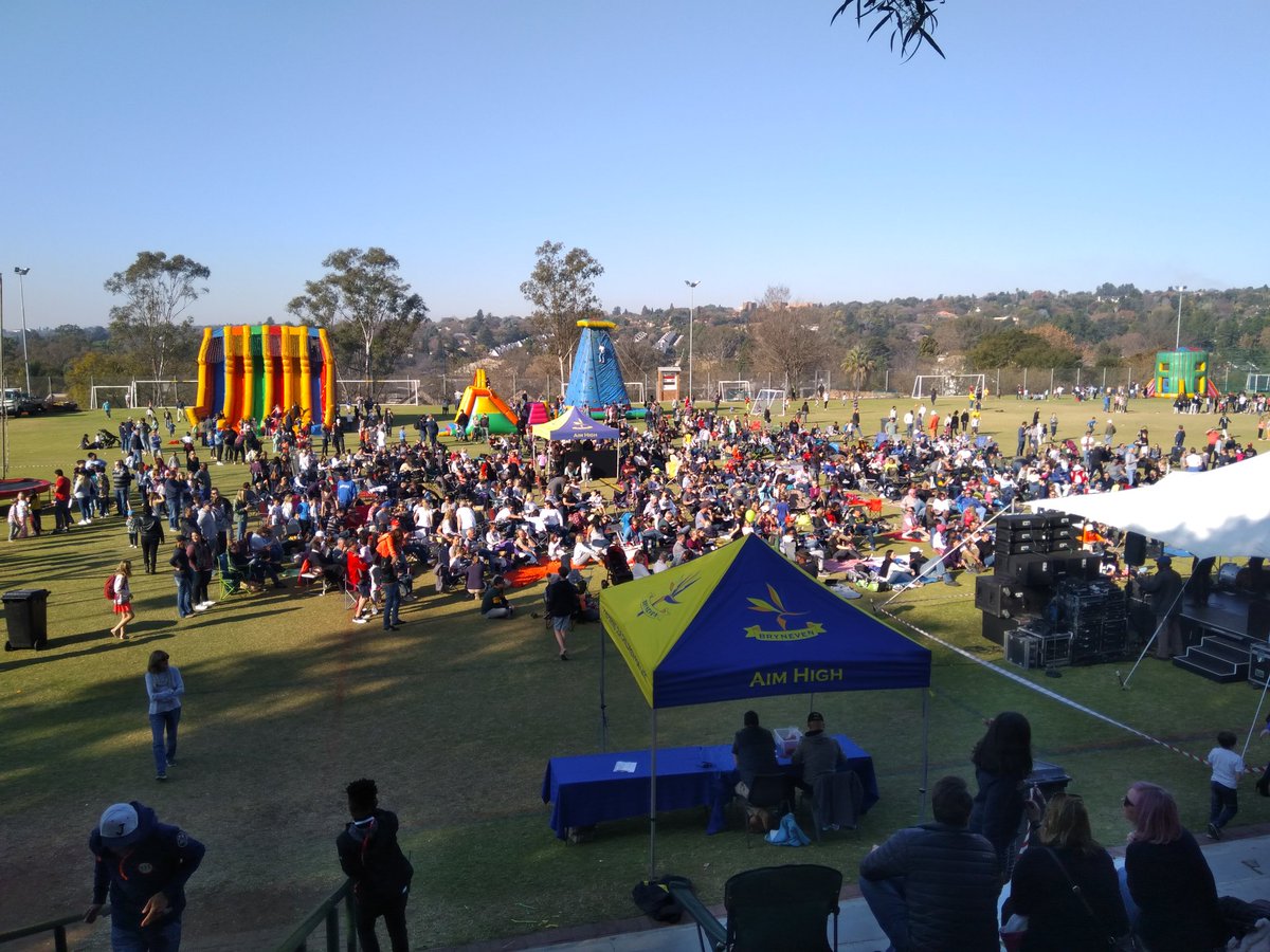 jbjoang's tweet photo. @Bryneven What an incredible way to celebrate our school's 50th anniversary! From inflatables, to delicious food, sports games and challenges, to Watershed! A day to remember in our school's history! https://t.co/6ypWb8iojz