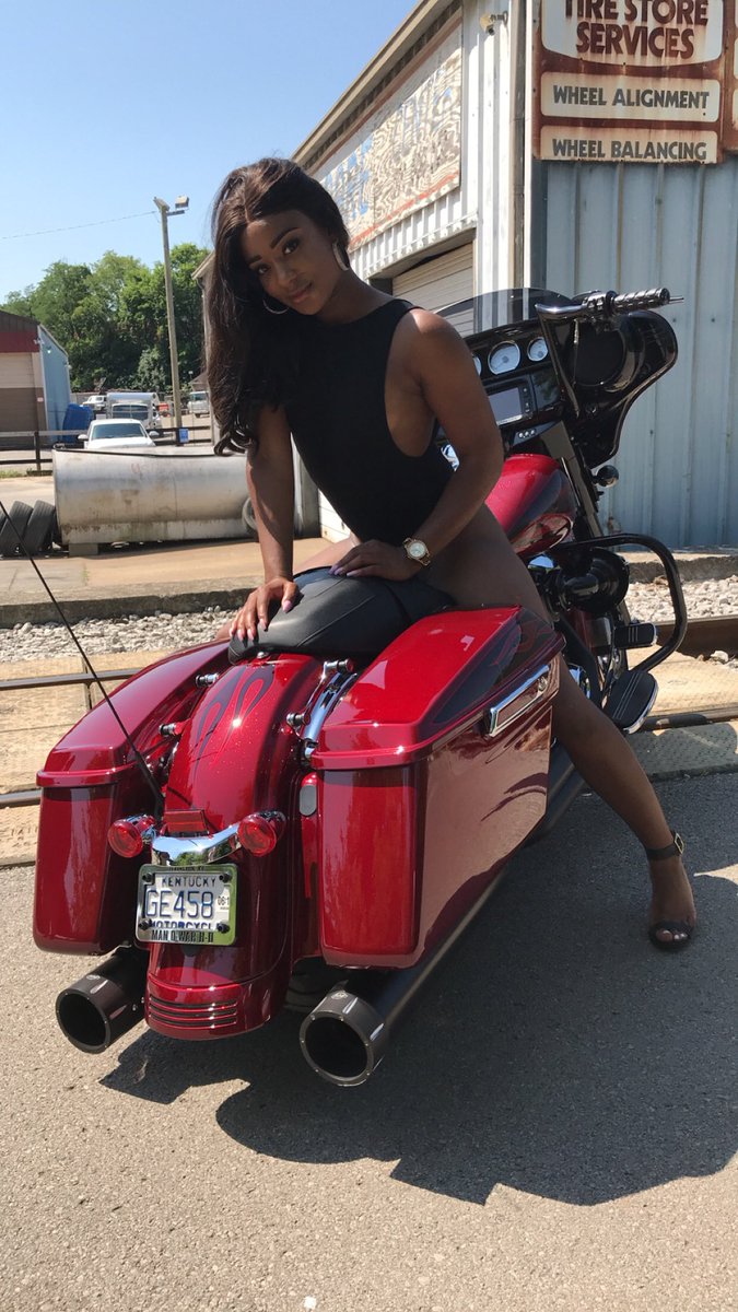 ChampayneWilson's tweet photo. She the goat #ModelLife https://t.co/8d2sG3LZZ4