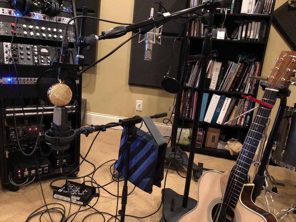 shadycat7's tweet photo. 5 tracks of acoustic guitar oughta do it! 414+Fathead for mid/side, P12 for room, + DI. #recording #Cascade #AKG #Peluso #Eastman #Vintech #X73i #RascalAudio #TwoV #RupertNeveDesigns https://t.co/DV9fCUWUCG