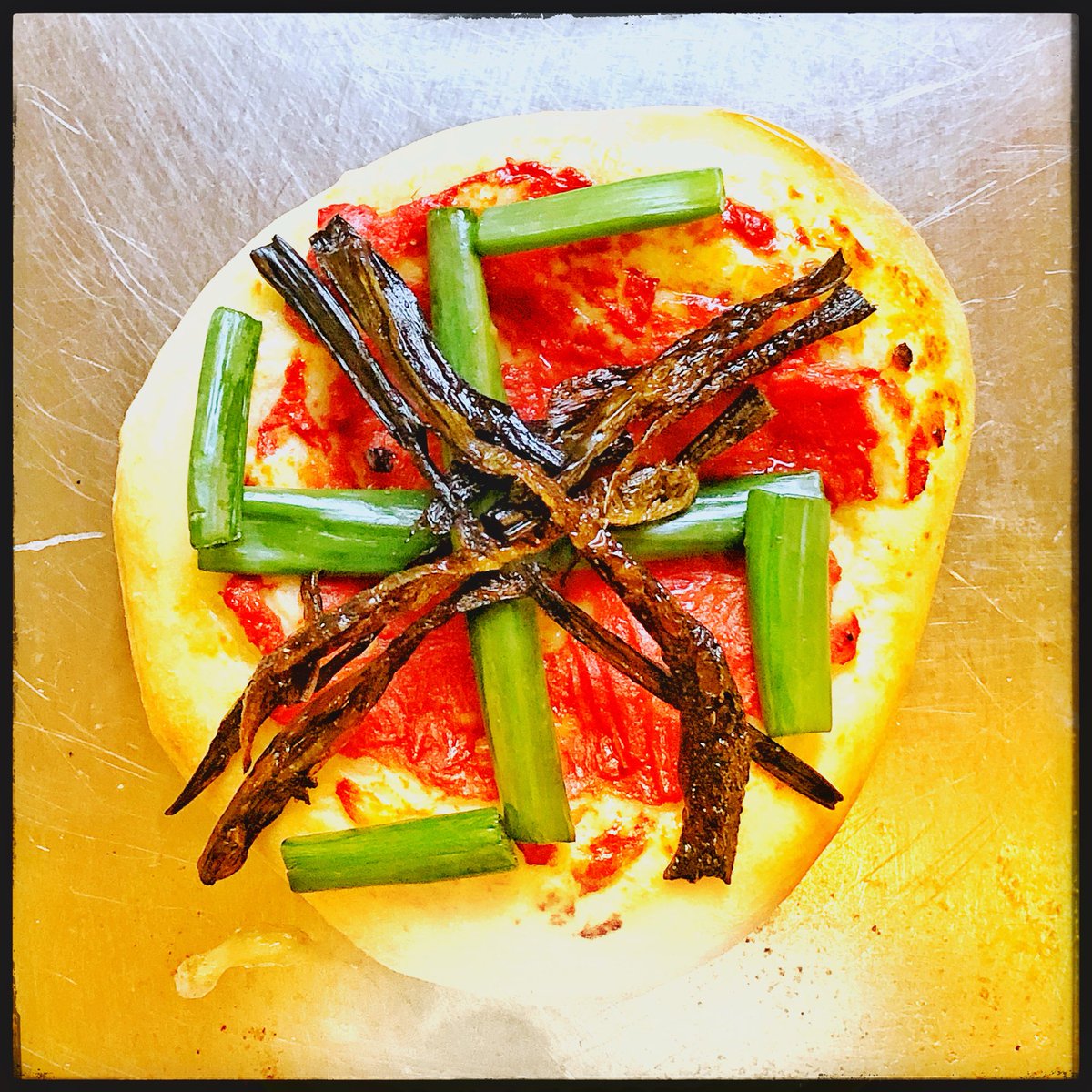 Skulle alla som hyser sympatier för SD omgående kunna blocka mig från samtliga sociala media tack. Vill inte diskutera, socialisera eller fraternisera. #dumpamig #kockarmotracism