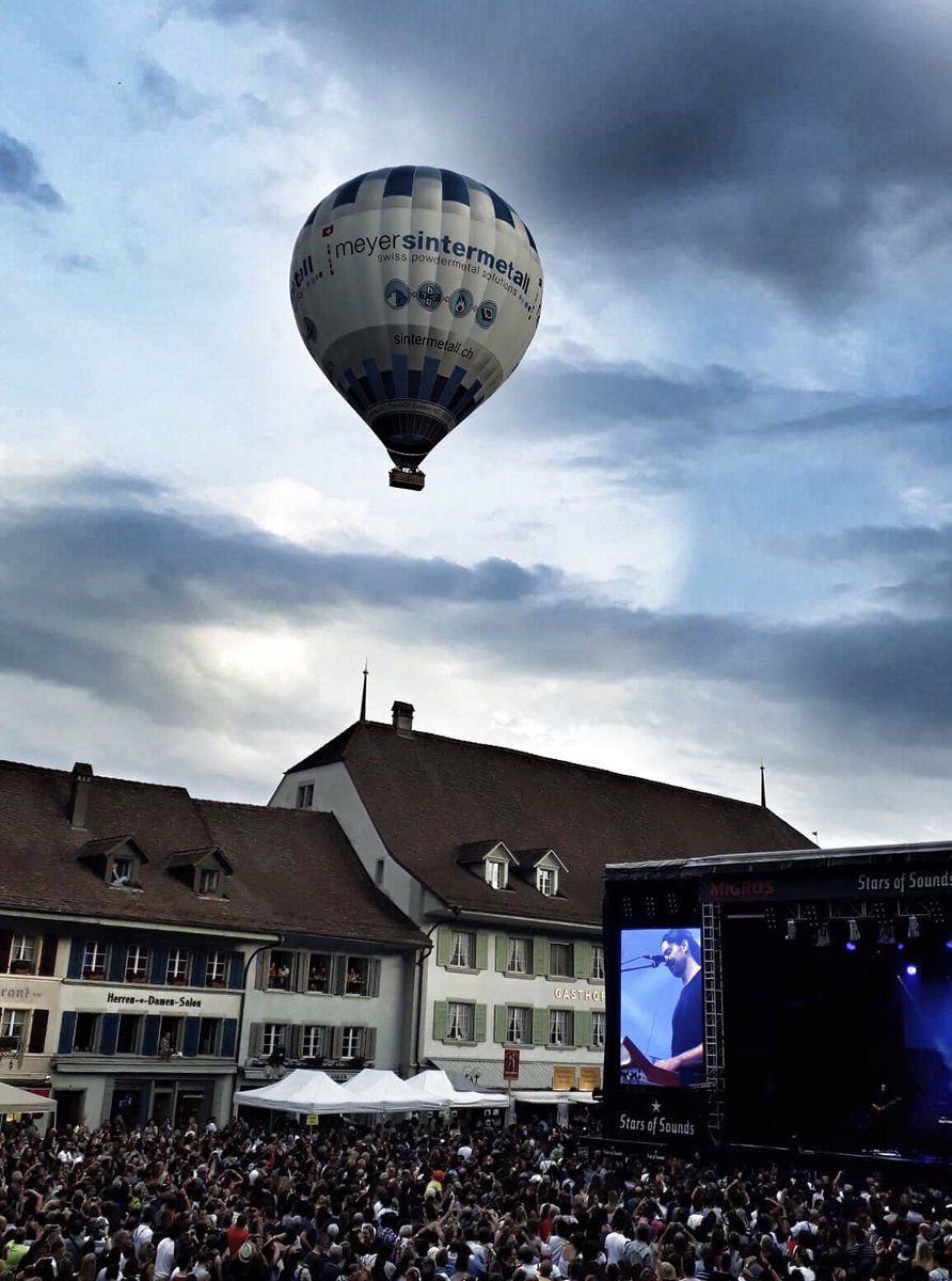 Lenggenhager's tweet photo. Zaungäste bei @jamesgruntz am @starsofsounds #festival #festivalsummer https://t.co/8LjomEE1lg